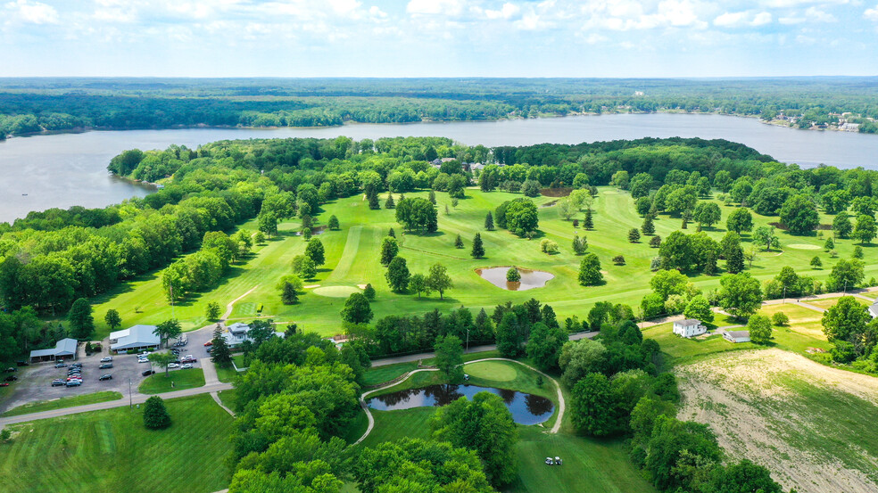 2404 SE River Rd, Lake Milton, OH en venta - Foto del edificio - Imagen 1 de 6