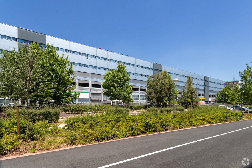 Calle de Isabel Colbrand, 10-12, Madrid, Madrid en alquiler - Foto del edificio - Imagen 3 de 3