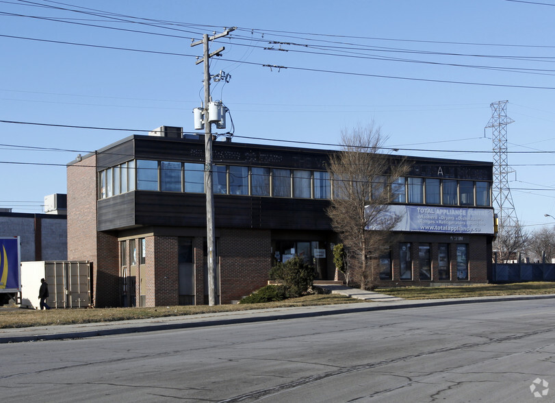 1830 Dundas St E, Mississauga, ON en alquiler - Foto del edificio - Imagen 2 de 2