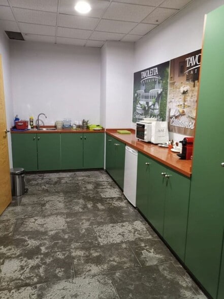 Chaparro, Sevilla, Parque Alcosa, S/N, SEVILLA, Sevilla en alquiler - Foto del edificio - Imagen 2 de 15