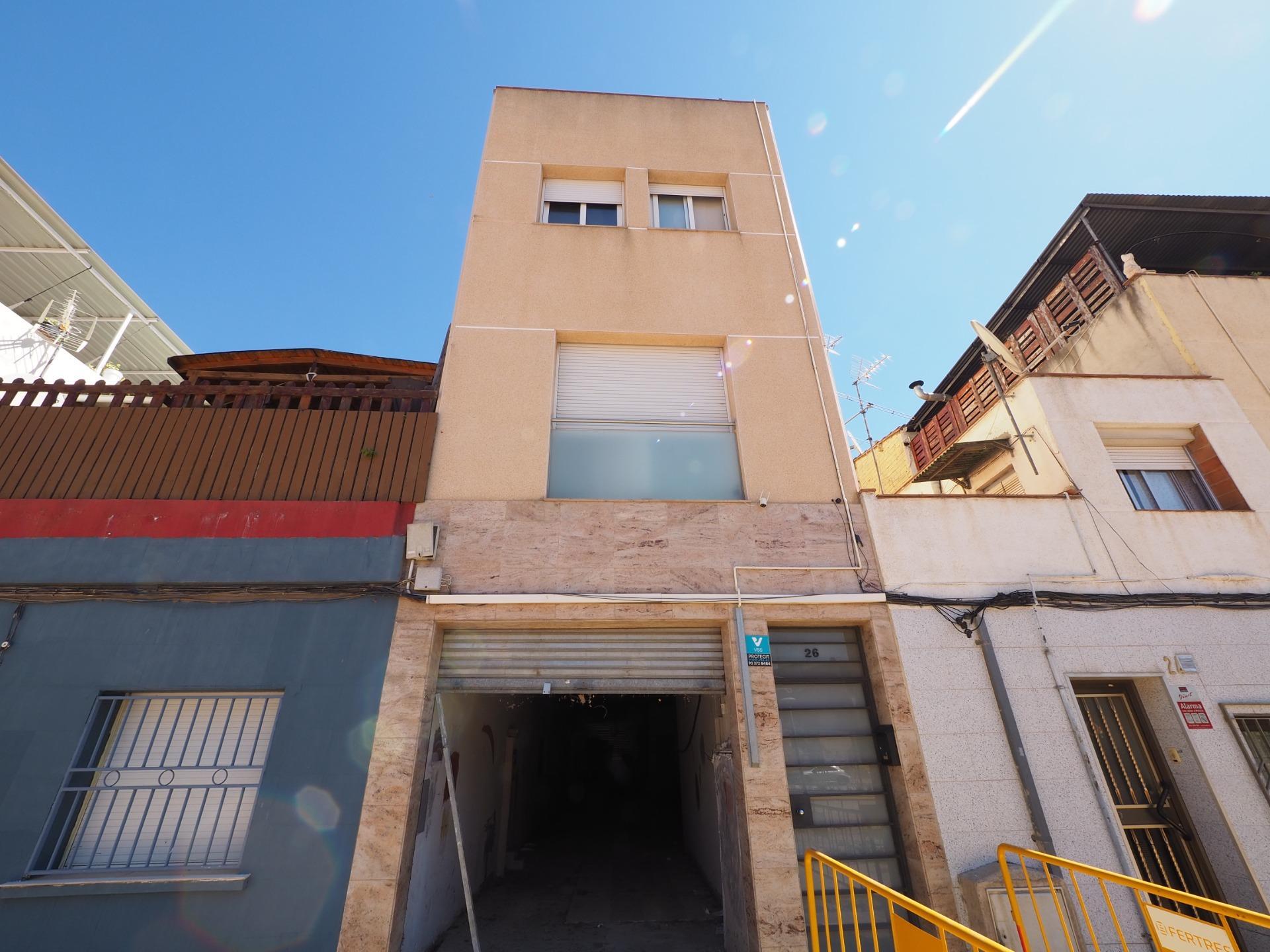 Edificio residencial en Sabadell, Barcelona en venta Foto del edificio- Imagen 1 de 2