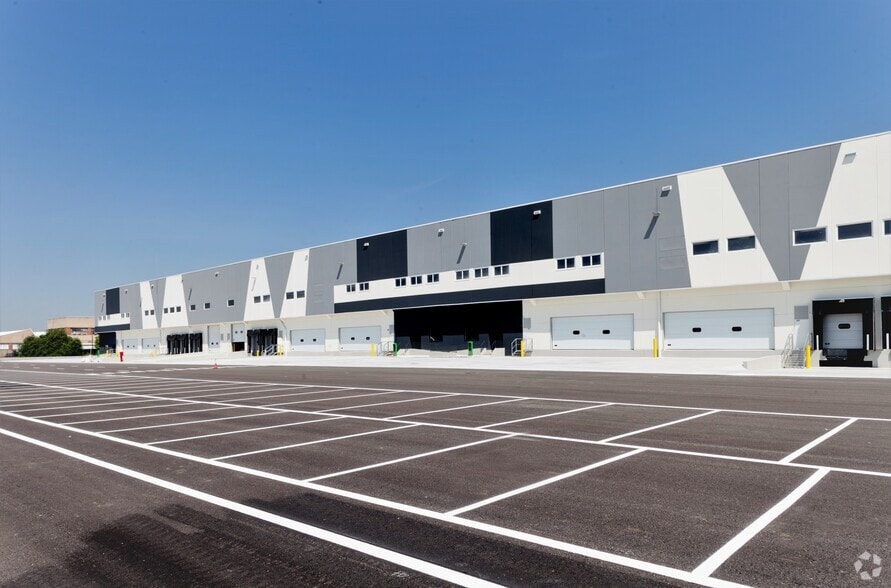 Calle de Eduardo Barreiros, 104, Madrid, Madrid en alquiler - Foto del edificio - Imagen 3 de 13