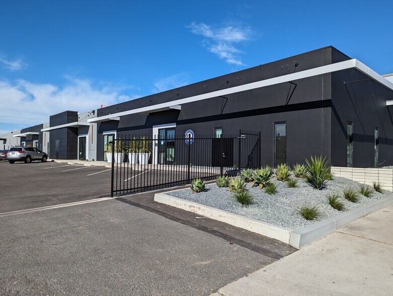 7059-7077 1/2 Vineland Ave, North Hollywood, CA en alquiler - Foto principal - Imagen 1 de 15