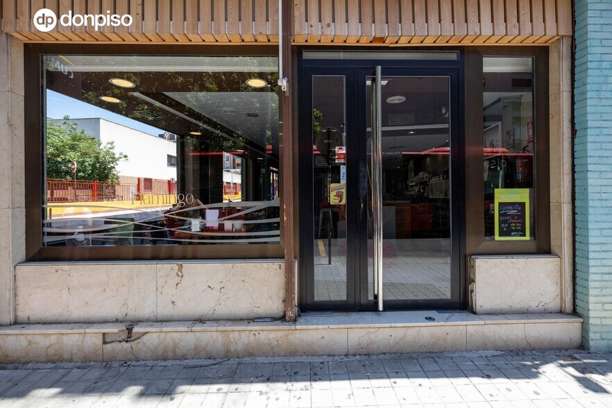 Local en Granada en venta - Foto del edificio - Imagen 2 de 36