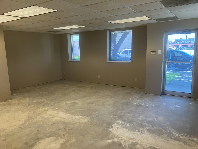 1001 W Main St, Carrollton, TX en alquiler - Foto del interior - Imagen 2 de 14