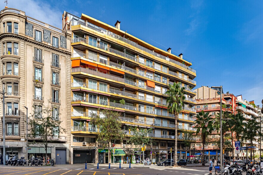 Edificio residencial en Barcelona, Barcelona en venta - Foto principal - Imagen 1 de 10