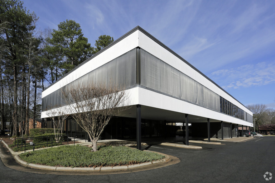 2726 Croasdaile Dr, Durham, NC en alquiler - Foto del edificio - Imagen 3 de 10