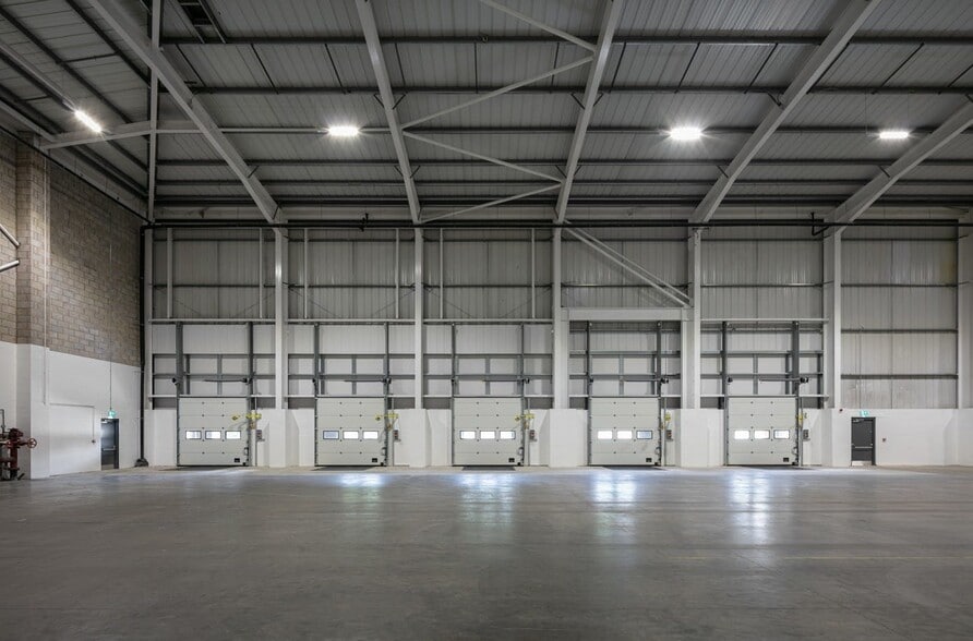 93 George Richards Way, Altrincham en alquiler - Foto del edificio - Imagen 3 de 12