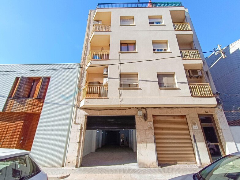 Edificio residencial en El Prat de Llobregat, Barcelona en venta - Foto del edificio - Imagen 3 de 4