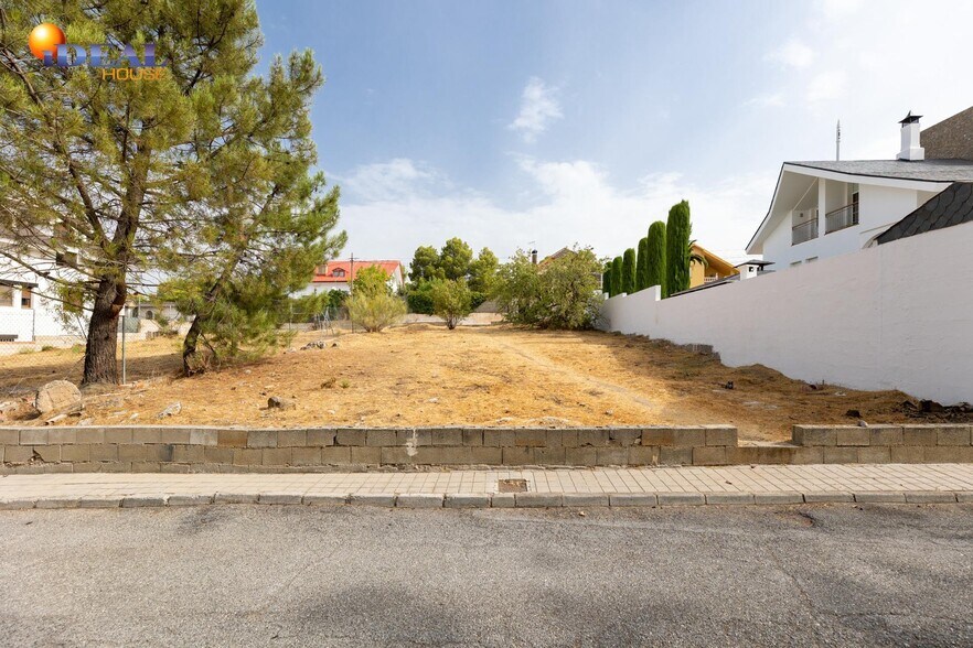 Calle Cerrillo Redondo, 166, La Zubia, Granada en venta - Foto del edificio - Imagen 3 de 14