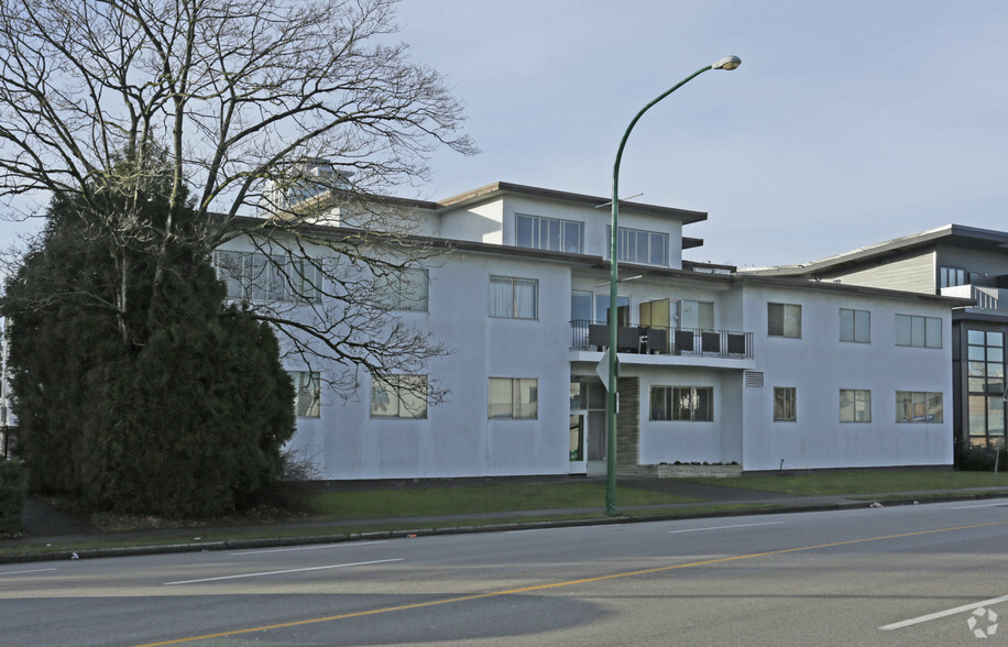 6739 Royal Oak Ave, Burnaby, BC en venta - Foto principal - Imagen 1 de 5