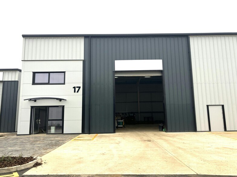 Witham Court, Yaxley en venta - Foto del edificio - Imagen 1 de 8