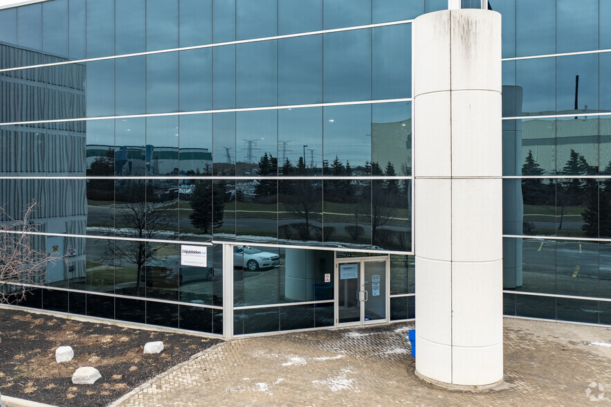 835 Intermodal Dr, Brampton, ON en alquiler - Foto del edificio - Imagen 3 de 3