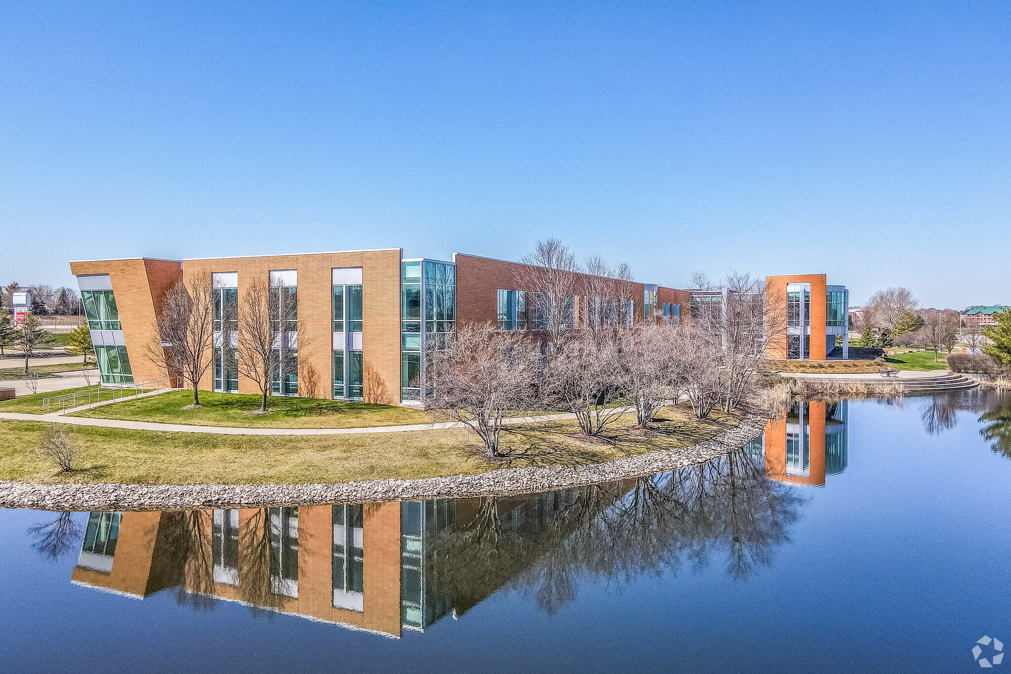 6400 Westown Pky, West Des Moines, IA en alquiler Foto del edificio- Imagen 1 de 16