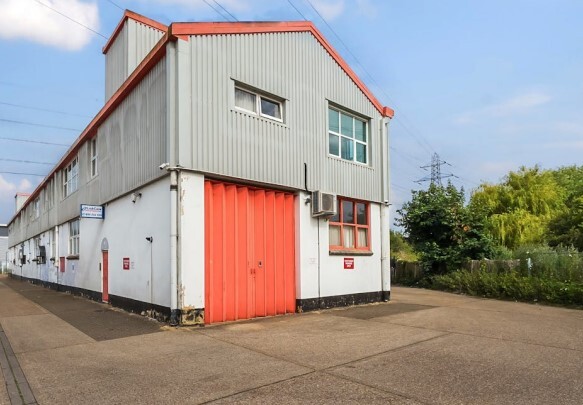 Arundel Rd, Uxbridge en alquiler - Foto del edificio - Imagen 1 de 10