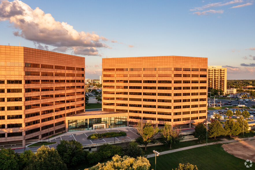 1 Mid America Plz, Oakbrook Terrace, IL en alquiler - Foto del edificio - Imagen 2 de 11