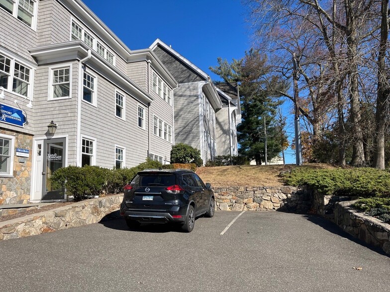 943 Post Rd E, Westport, CT en alquiler - Foto del edificio - Imagen 3 de 8