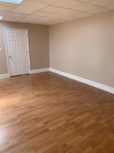 354 Maple Ave W, Vienna, VA en alquiler - Foto del interior - Imagen 3 de 34