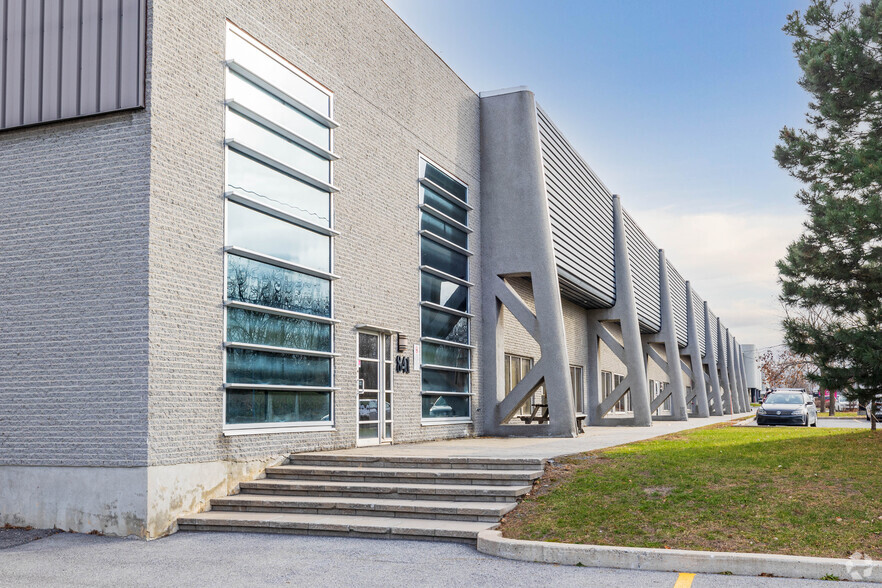 839-859 Jean-Paul-Vincent, Longueuil, QC en alquiler - Foto del edificio - Imagen 1 de 5