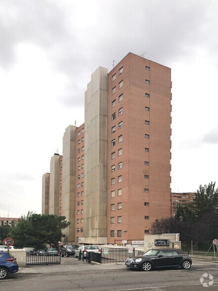 Calle de la Condesa de Venadito, 18, Madrid, Madrid en alquiler - Foto del edificio - Imagen 2 de 2