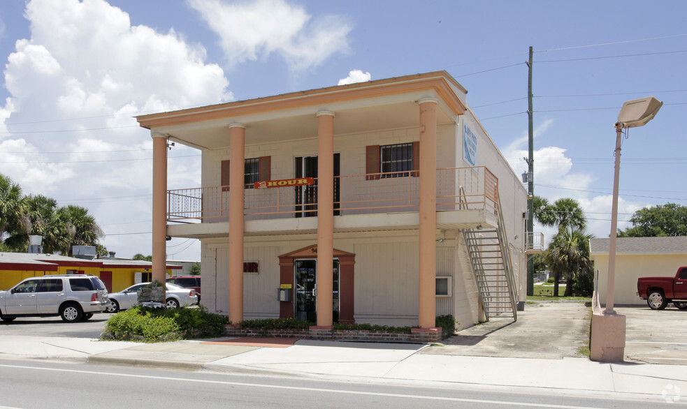 2 Freestanding Retail Buildings on US-1 cartera de 2 inmuebles en venta en LoopNet.es - Foto del edificio - Imagen 1 de 9