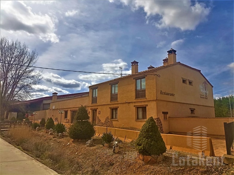 Hotel y hospedaje en Caltojar, Soria en venta - Foto del edificio - Imagen 1 de 46