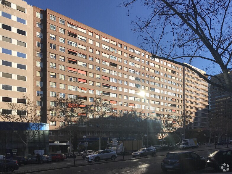 Calle de Fernández Blanco, 19, Madrid, Madrid en alquiler - Foto del edificio - Imagen 2 de 2