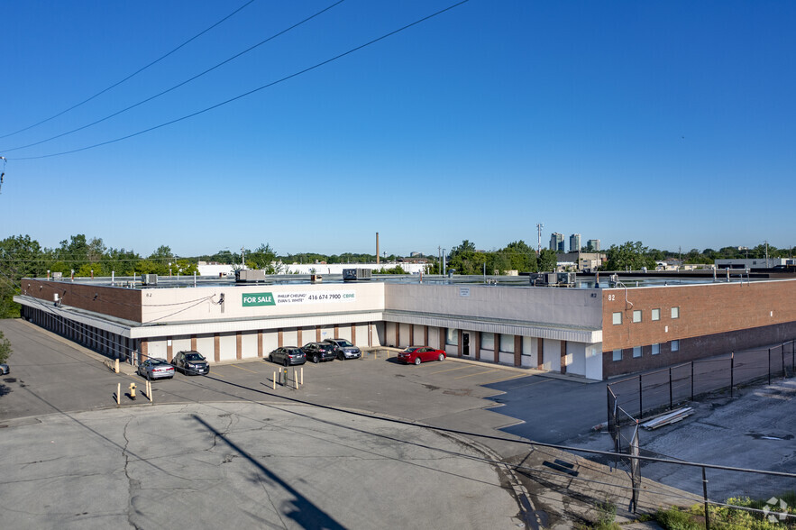 82 Akron Rd, Toronto, ON en alquiler - Foto del edificio - Imagen 2 de 5