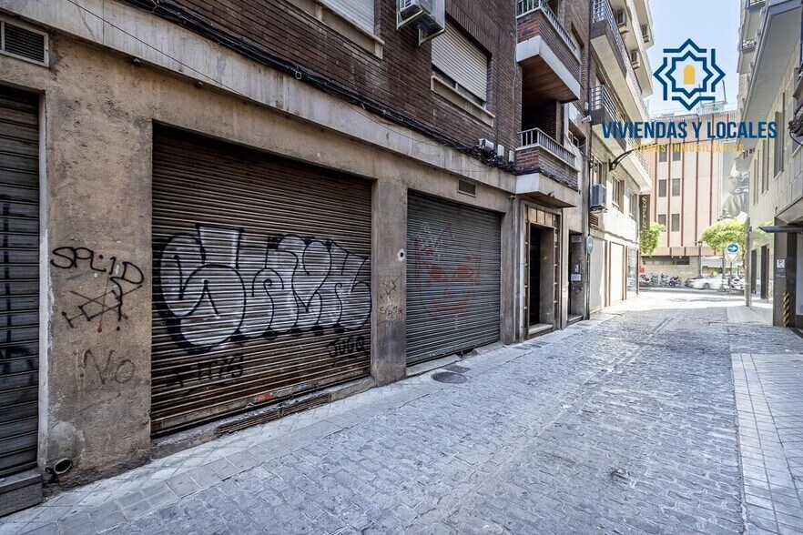 Local en Granada, Granada en venta - Foto del edificio - Imagen 2 de 16