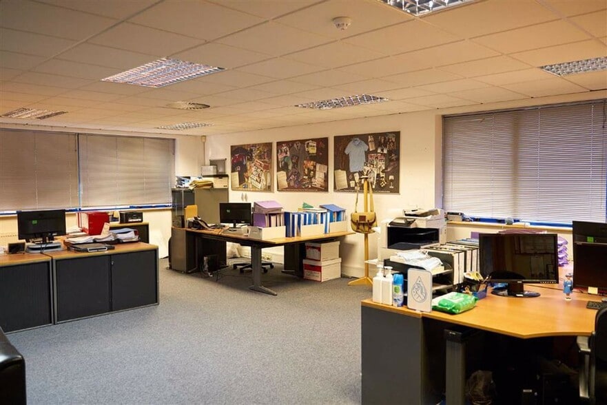 Buckingham Court, Loughton en alquiler - Foto del edificio - Imagen 2 de 7