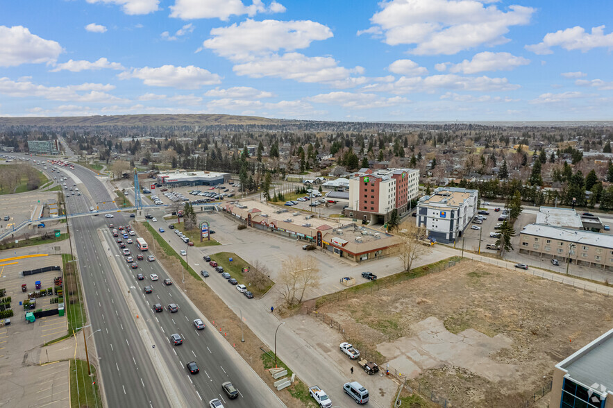 2110 Crowchild Trl NW, Calgary, AB en alquiler - Vista aérea - Imagen 3 de 5