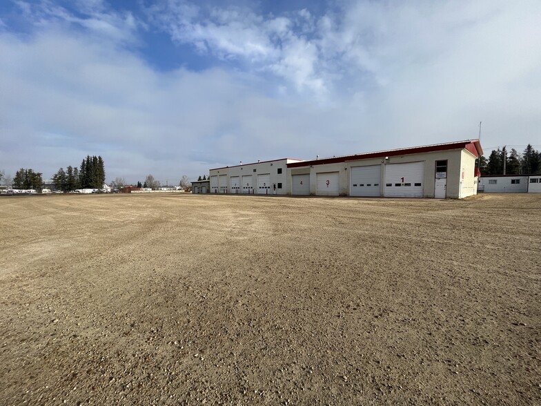 3624 36 Av, Whitecourt, AB en venta - Foto del edificio - Imagen 1 de 7