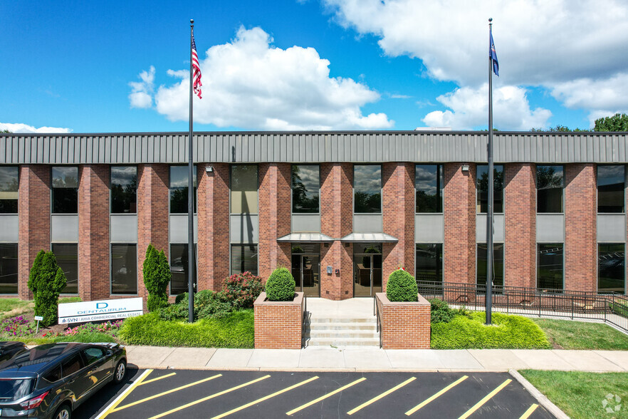 2050 Cabot Blvd W, Langhorne, PA en alquiler - Foto del edificio - Imagen 2 de 13