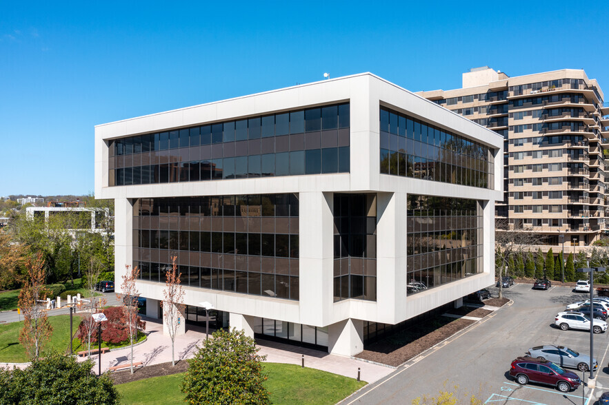 1 Barker Ave, White Plains, NY en alquiler - Foto del edificio - Imagen 1 de 15