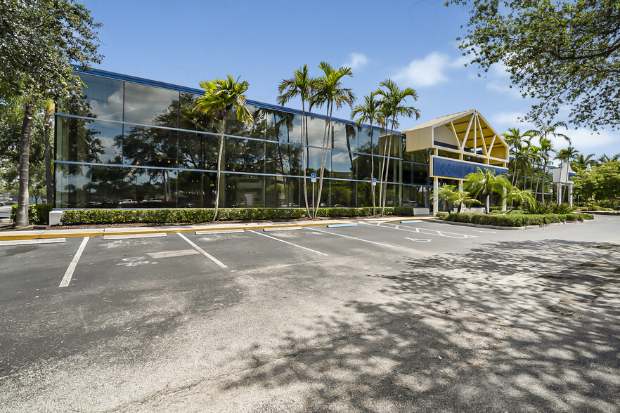 1601-1605 W Oakland Park Blvd, Oakland Park, FL en alquiler - Foto del edificio - Imagen 2 de 15