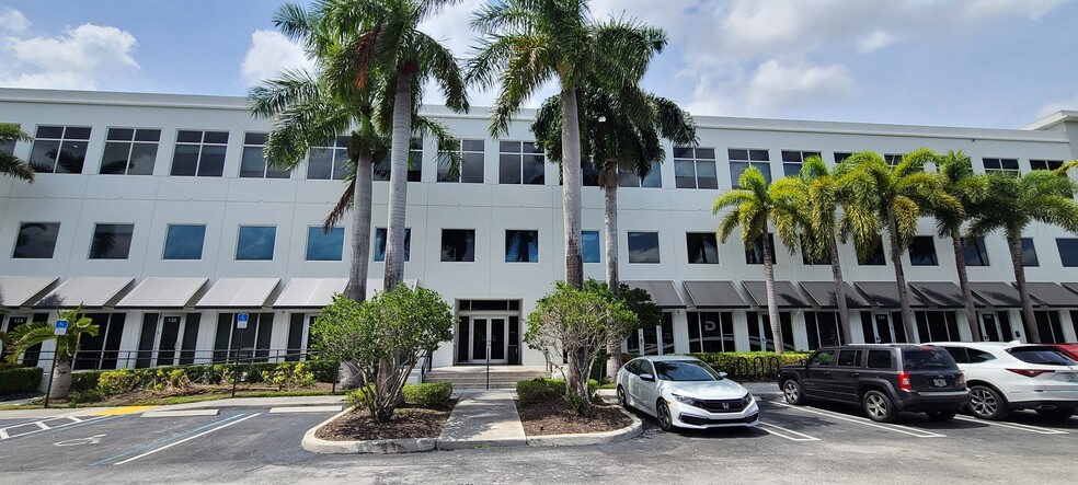 7950 NW 53rd St, Doral, FL en alquiler - Foto del edificio - Imagen 1 de 8