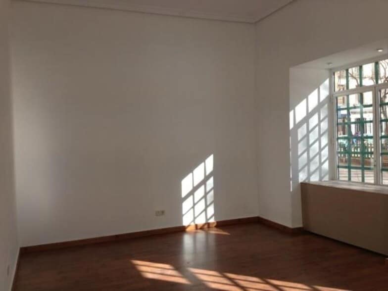 Plaza del Dos de Mayo, 5, Madrid, Madrid en alquiler - Foto del edificio - Imagen 3 de 5