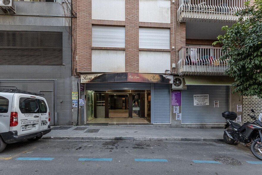 Local en Granada, Granada en venta - Foto del edificio - Imagen 3 de 28
