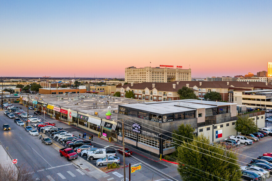 821-1075 Foch St, Fort Worth, TX en alquiler - Foto del edificio - Imagen 1 de 1