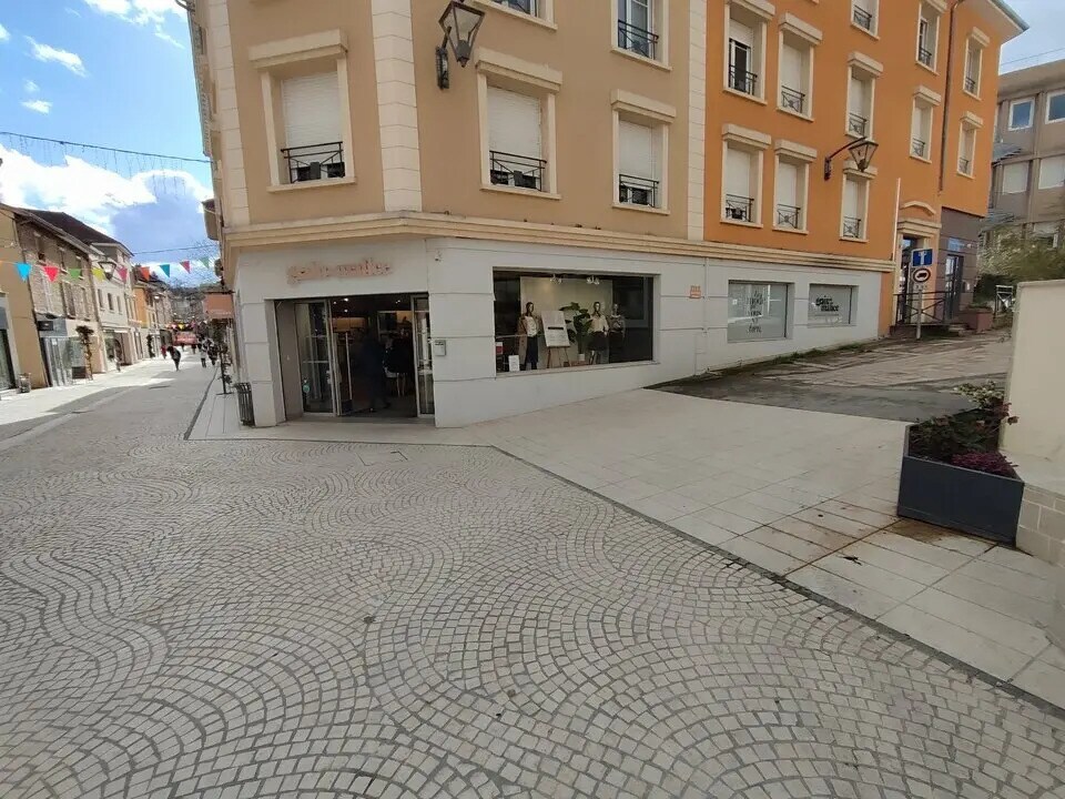 Local en Bourgoin-Jallieu en venta Foto del edificio- Imagen 1 de 9