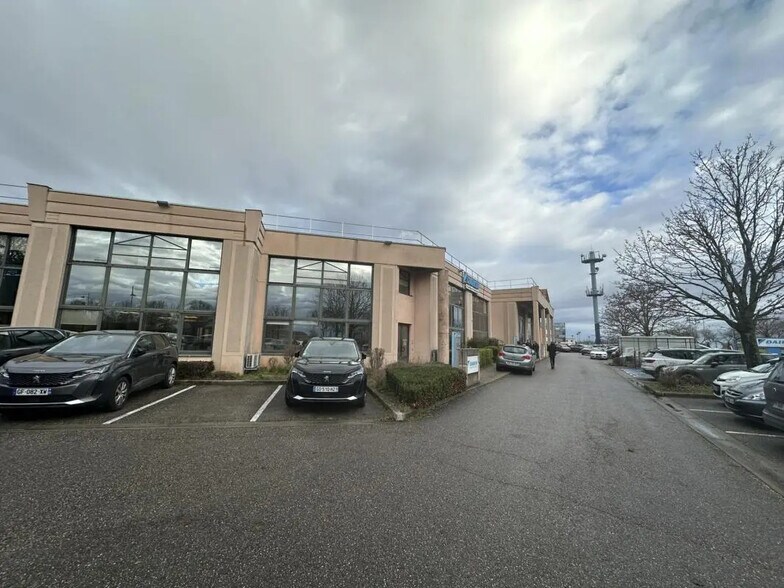 30 Rue Du 35eme Regiment D'Aviation, Bron en alquiler - Foto del edificio - Imagen 2 de 31