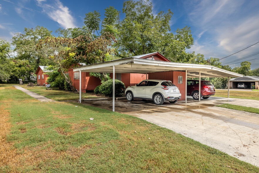 1017 Saint Vincent St, Gonzales, TX en venta - Foto principal - Imagen 1 de 17