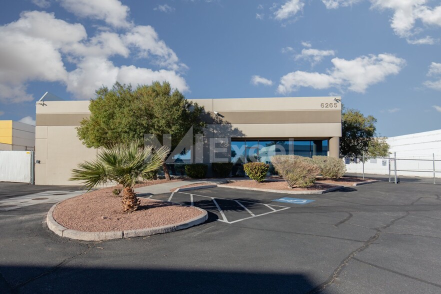 6265 Saddle Tree Dr, Las Vegas, NV en venta - Foto del edificio - Imagen 2 de 13