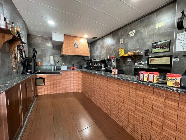 Local en Cáceres en venta - Foto del edificio - Imagen 2 de 12