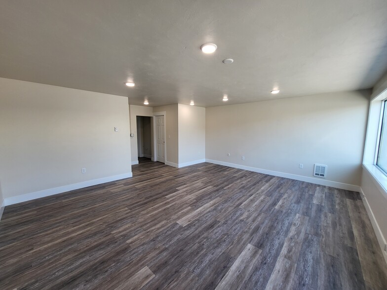 184 W Pine St, Shelley, ID en alquiler - Foto del interior - Imagen 3 de 9