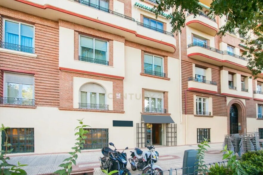 Edificio residencial en Madrid, Madrid en venta - Foto del edificio - Imagen 2 de 3