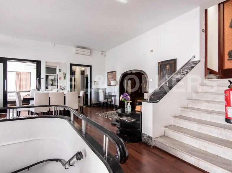 Hotel y hospedaje en Barcelona, Barcelona en venta - Foto del edificio - Imagen 2 de 9