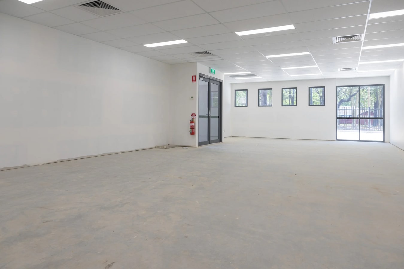 28 Mitchell Dr, East Maitland, NSW 2323 - Unidad 3 -  - Foto del interior - Image 2 of 5