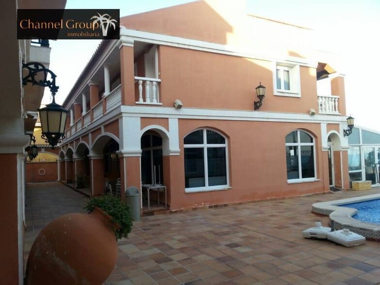 Local en Torrevieja, Alicante en venta - Foto del edificio - Imagen 2 de 21