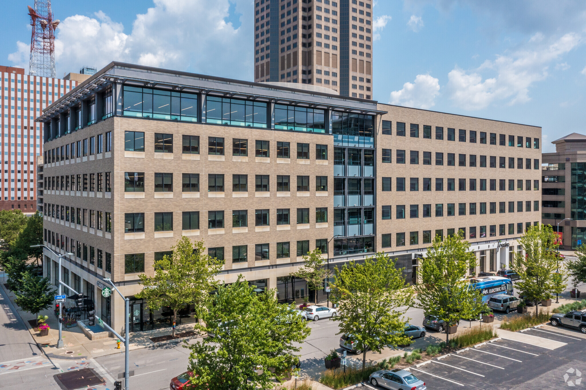 909 Locust St, Des Moines, IA en alquiler Foto del edificio- Imagen 1 de 11